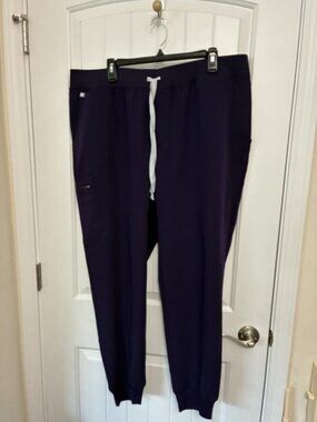 Figs Scrub High Waisted Zamora Jogger W/Aya Logo 3XLT in Deep Purple 40” x 31”